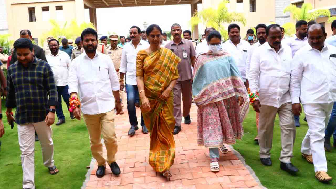 వికారాబాద్ జిల్లా నూత‌న క‌లెక్ట‌రేట్‌ను ప‌రిశీలించిన మంత్రి స‌బితా ఇంద్రారెడ్డి