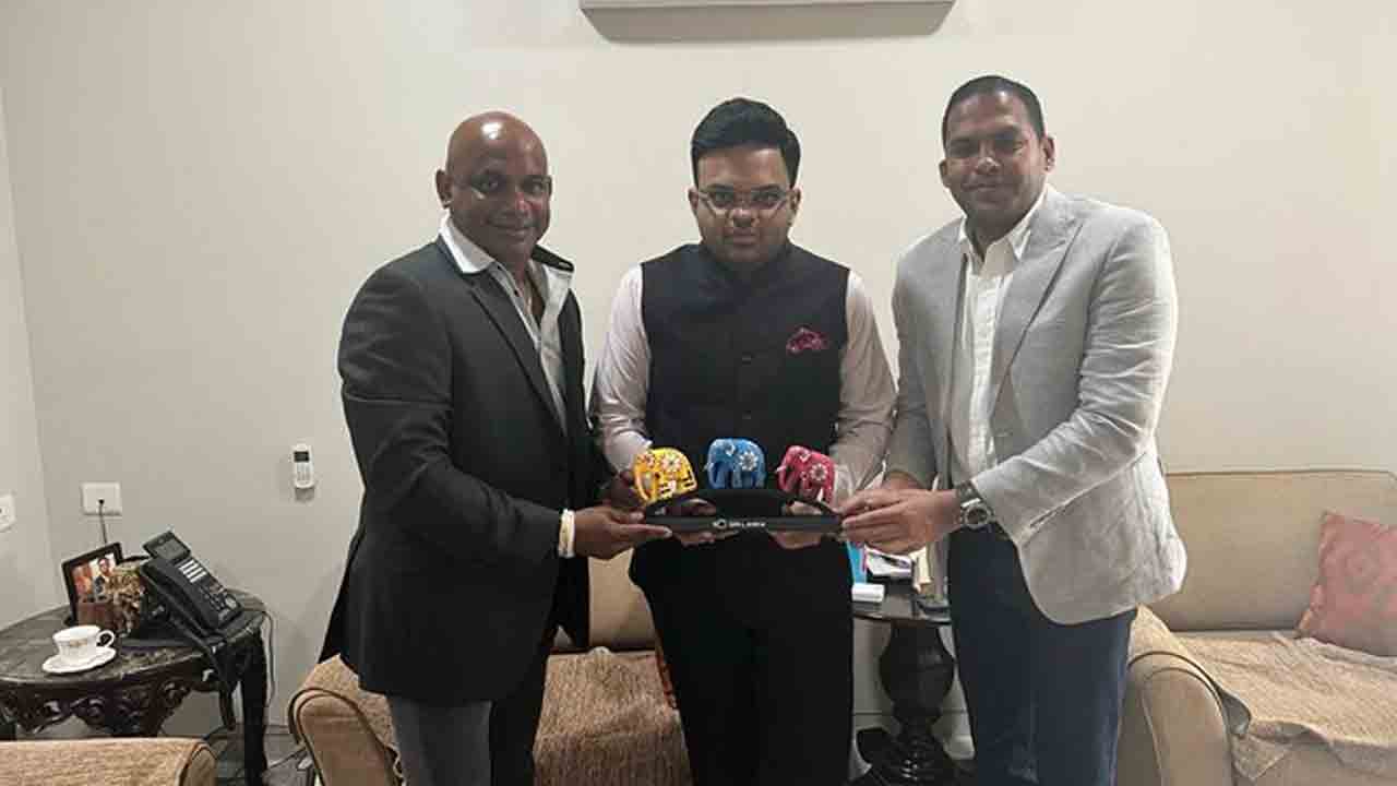 బీసీసీఐ సెక్రటరీని కలిసిన జయసూర్య.. శ్రీలంకలో క్రికెట్ గురించి చర్చ