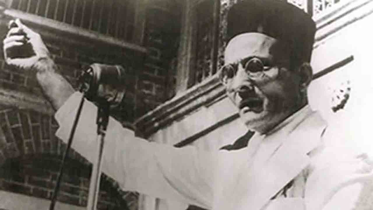 ‘పక్షులపై ఎగురుతూ సావర్కర్‌ జైలు నుంచి బయటకెళ్లేవారు…’ కన్నడ పాఠ్యాంశంపై వివాదం