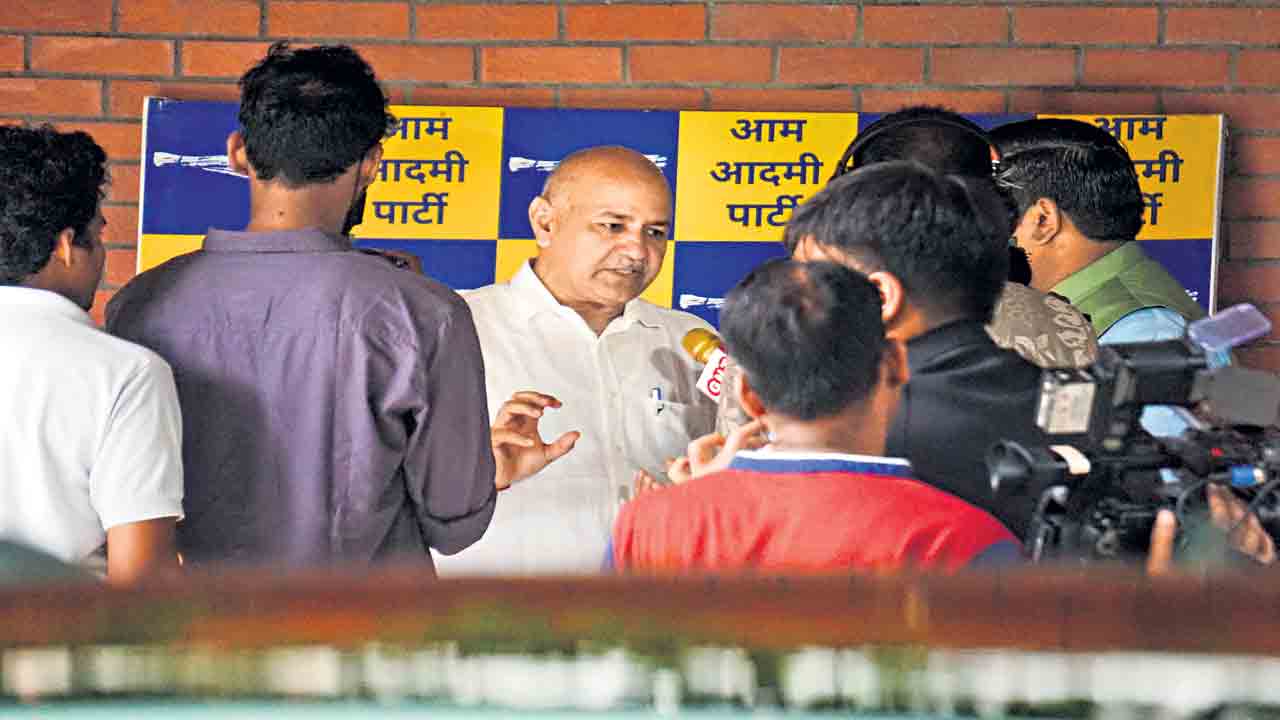 గుజరాత్‌లో స్కామ్‌ల మాటేంటి ?