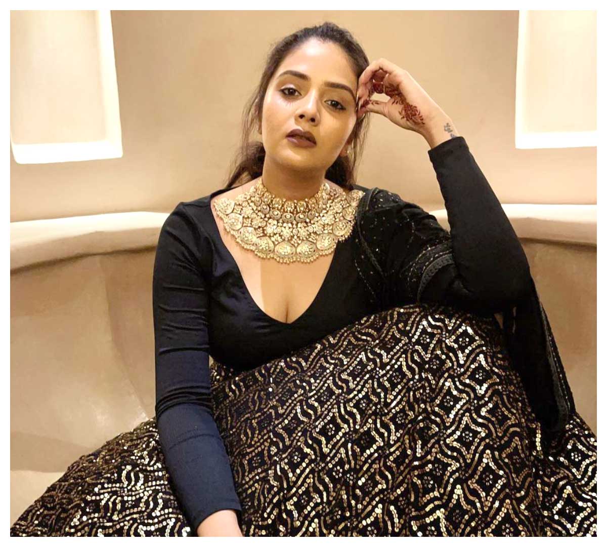 Sreemukhi | బ్లాక్ డ్రెస్‌లో శ్రీ‌ముఖి అందచందాలు అదరహో..