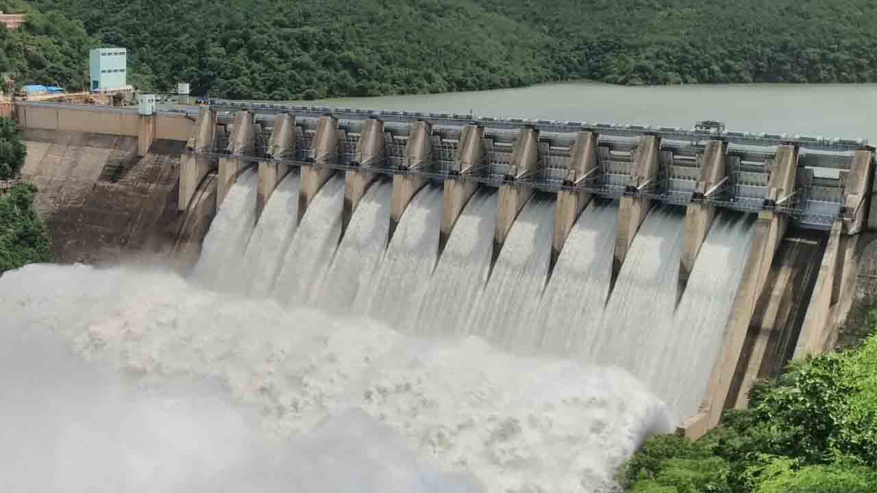 శ్రీశైలం, సాగర్‌ ప్రాజెక్టులకు భారీగా వరద