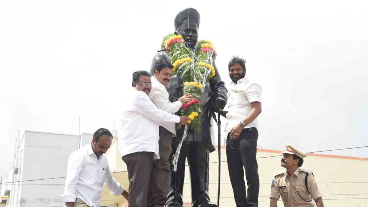 జాతికోసం పాటుపడిన గొప్పవ్యక్తి రాజా బహదూర్‌ వెంకట్రామారెడ్డి..