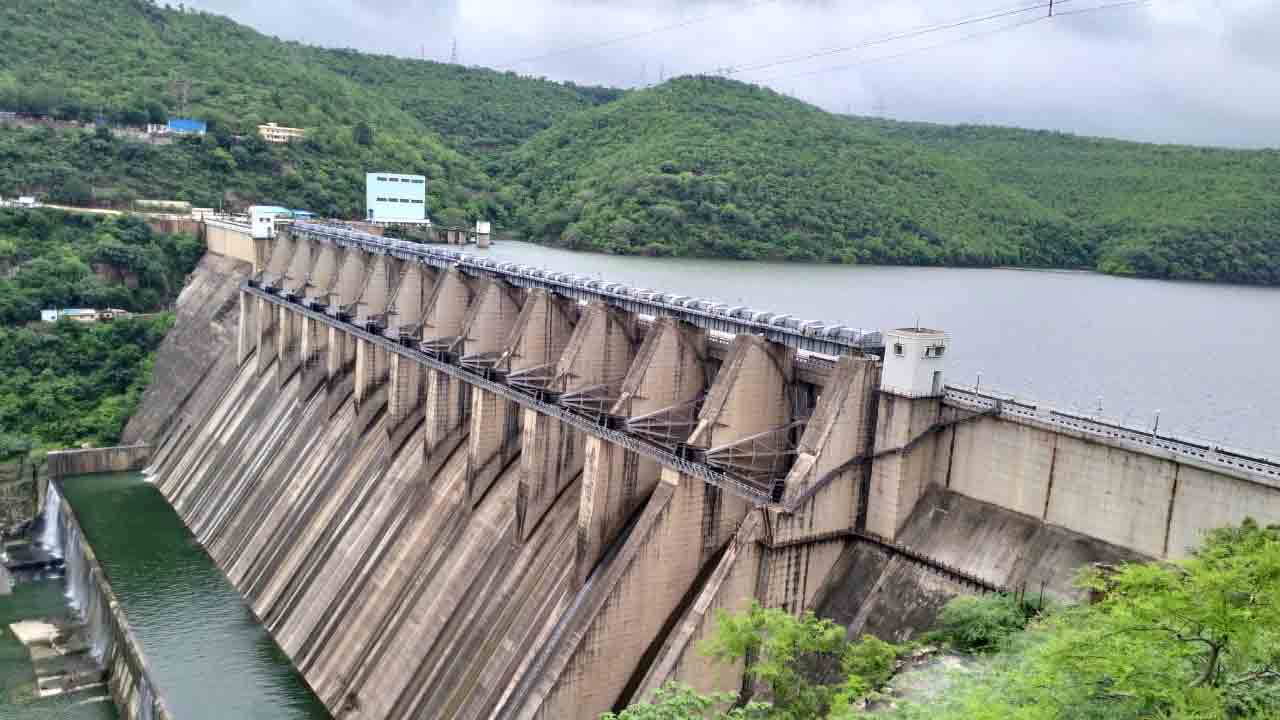Srisailam ప్రాజెక్టుకు పోటెత్తిన వరద