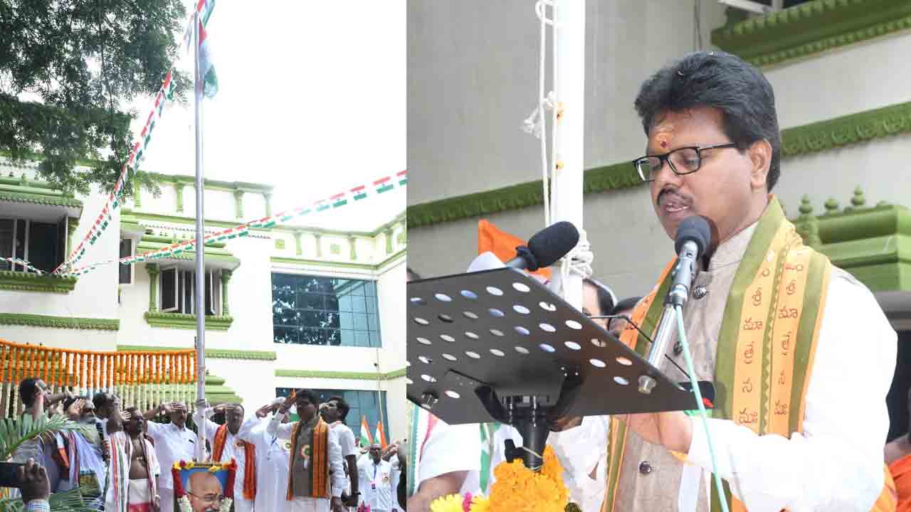 శ్రీశైలంలో ఘనంగా జెండాపండుగ