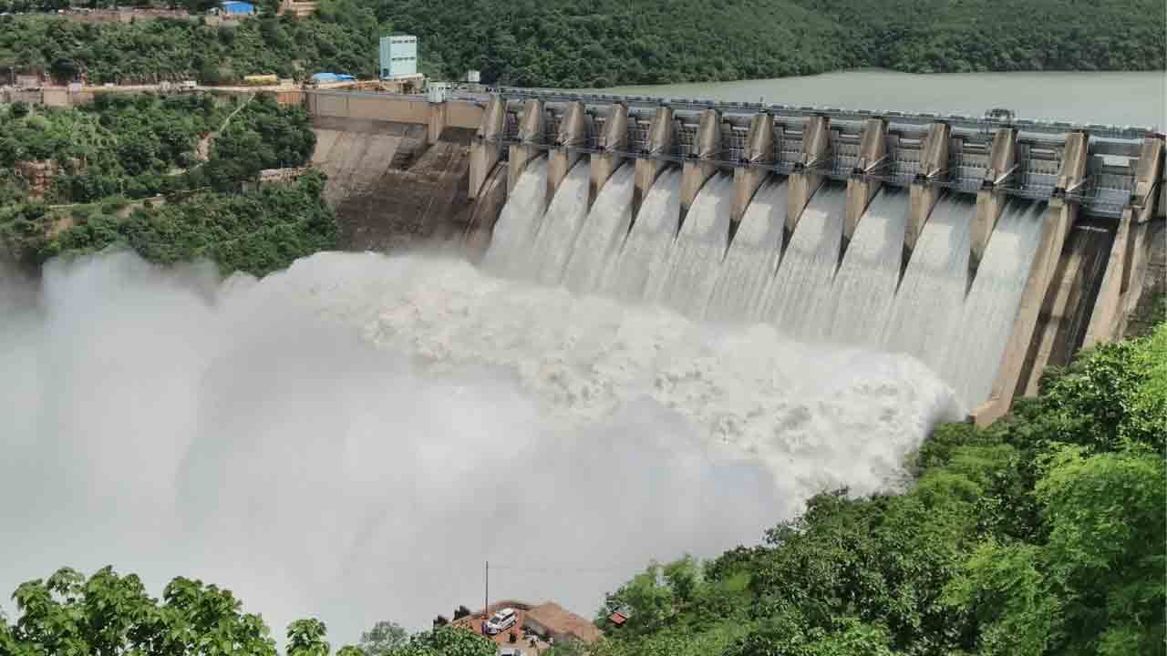 కృష్ణమ్మ పరవళ్లు.. శ్రీశైలం, సాగర్‌కు భారీగా వరద