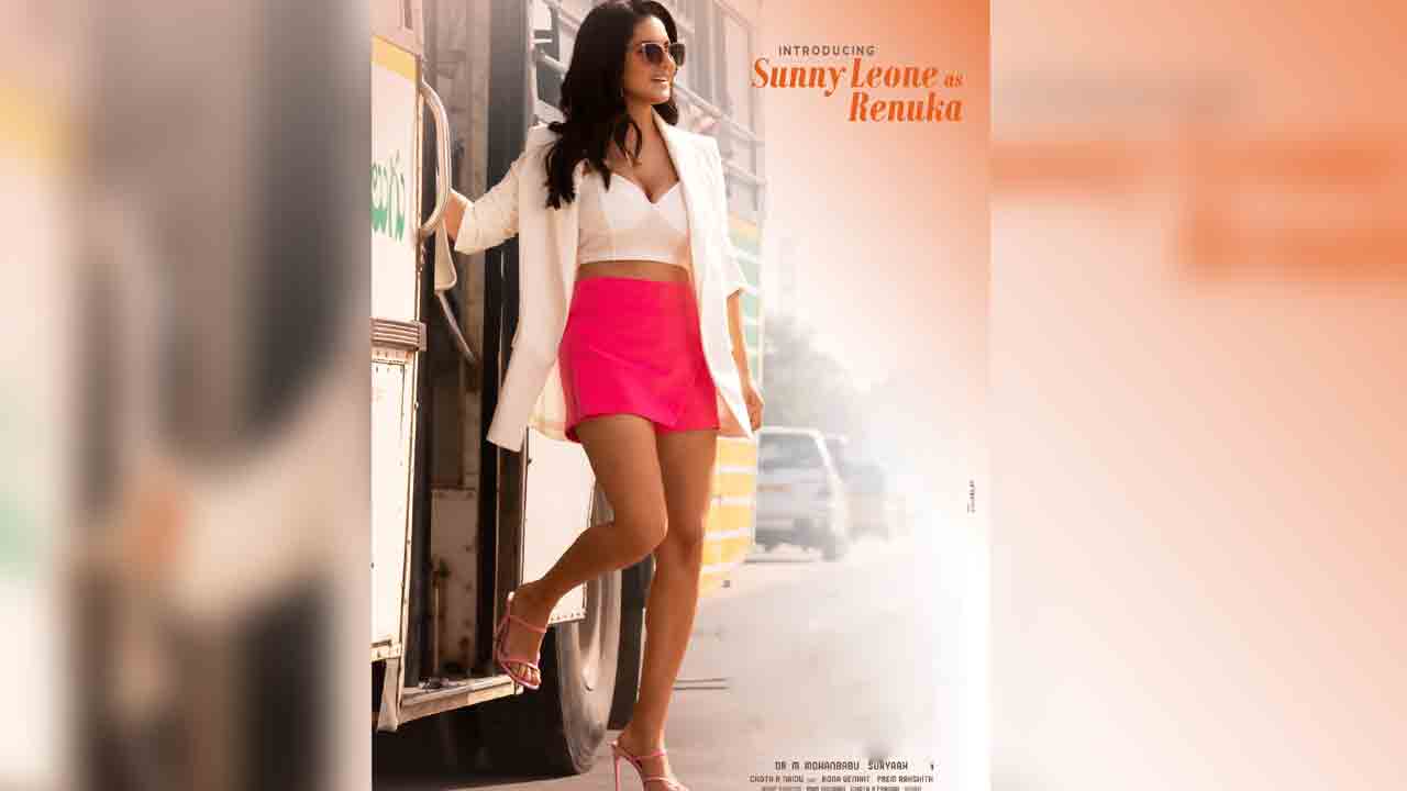 Sunny Leone Look | ప‌ల్లె వెలుగు బ‌స్సు దిగుతున్న స‌న్నీలియోన్‌..పోస్ట‌ర్ అదిరిందంతే..!