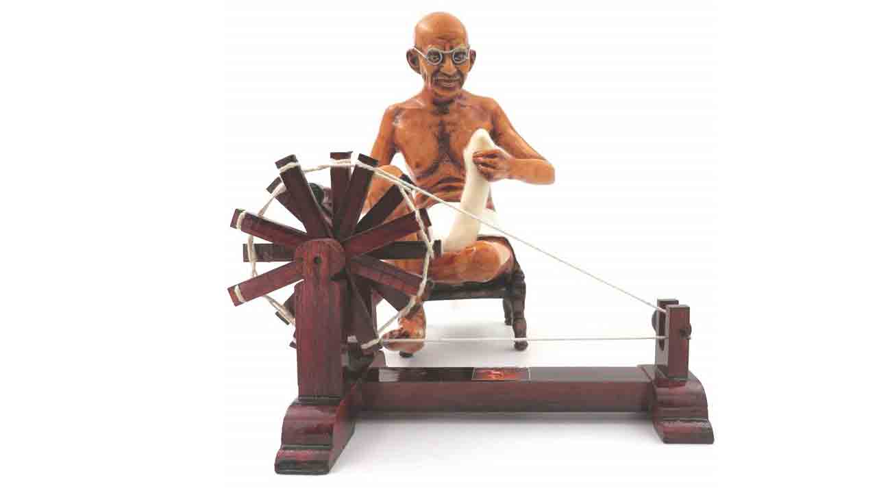 చరఖాయుధంతో ఉలికిపాటు