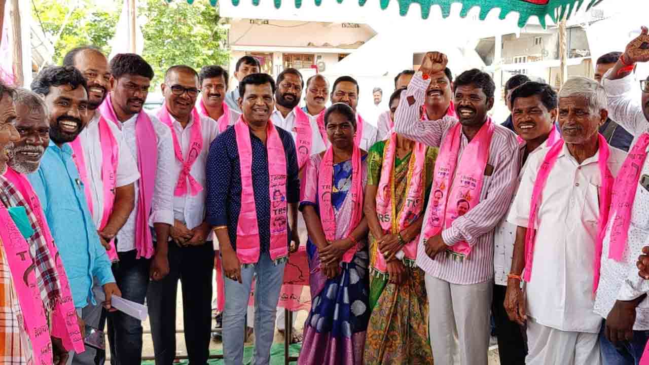 కాంగ్రెస్ పార్టీ నుండి టీఆర్ఎస్‌లోకి చేరికలు