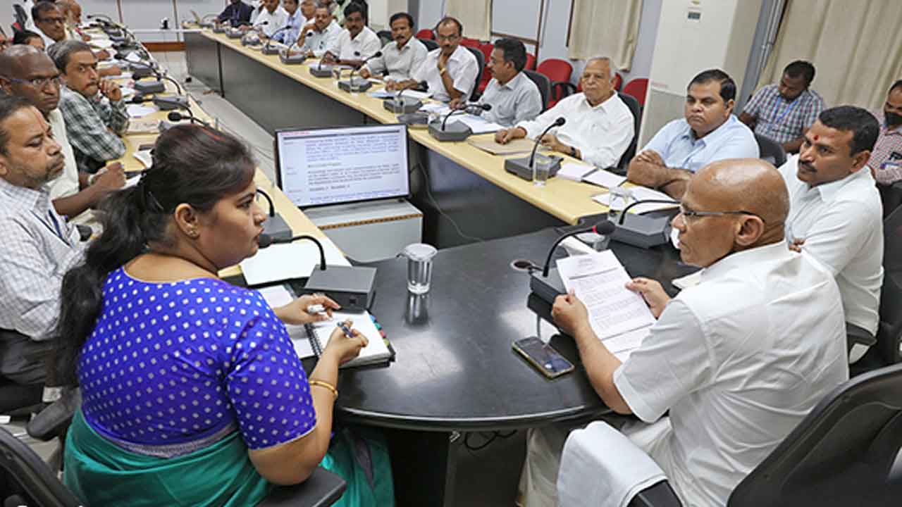 శేషాచల అడవుల్లో సంప్రదాయ మొక్కలు పెంచుదాం: టీటీడీ ఈఓ ధర్మారెడ్డి