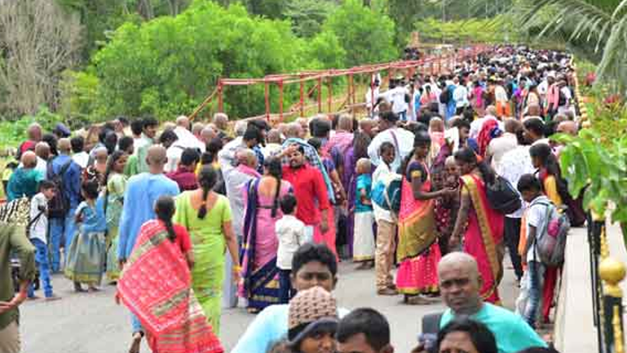 TTD | భక్తులతో పోటెత్తిన తిరుమల.. వైకుంఠం కాంప్లెక్స్ దాటిన క్యూలైన్లు!
