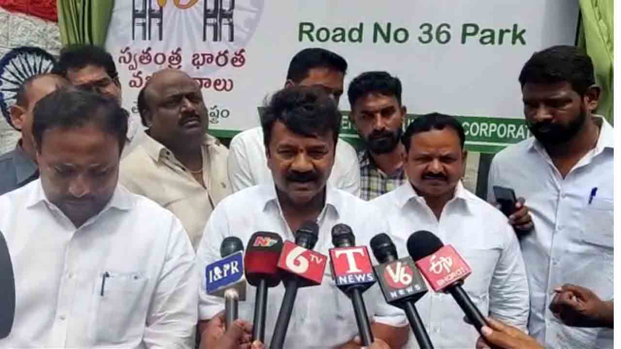 జాతీయ పతాకాన్ని ఎగురవేసి జాతి సమైక్యతను చాటాలి : మంత్రి తలసాని