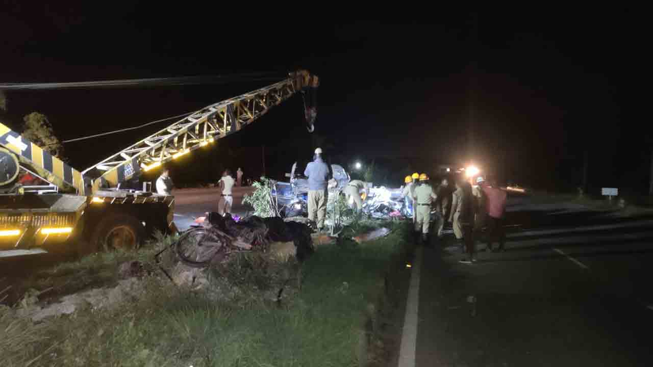 కర్నాటకలో ఘోర రోడ్డు ప్రమాదం.. తొమ్మిది మంది దుర్మరణం