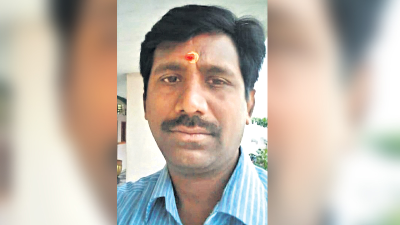 విద్యార్థి తండ్రి కొట్టాడని..