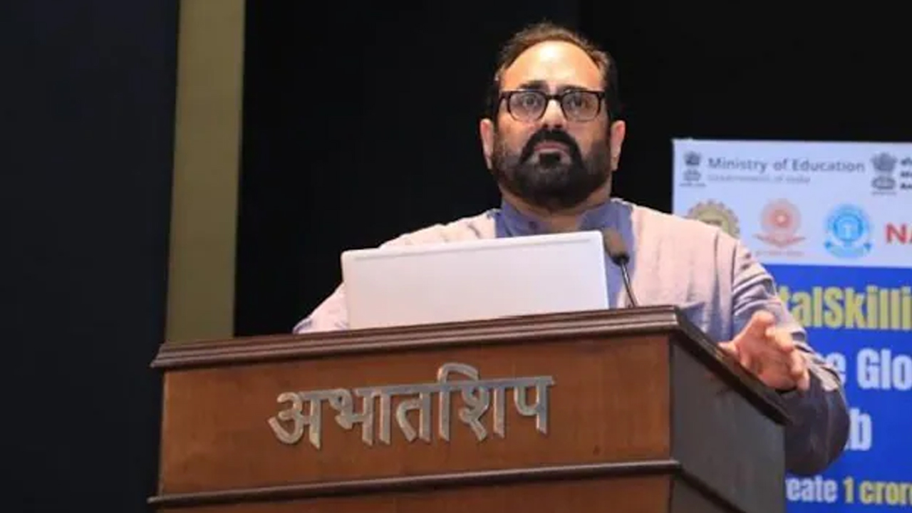 China Smart Phones | ఆ చైనా స్మార్ట్ ఫోన్ల‌పై నిషేధం ప్లాన్లేమీ లేవు.. తేల్చేసిన కేంద్రం