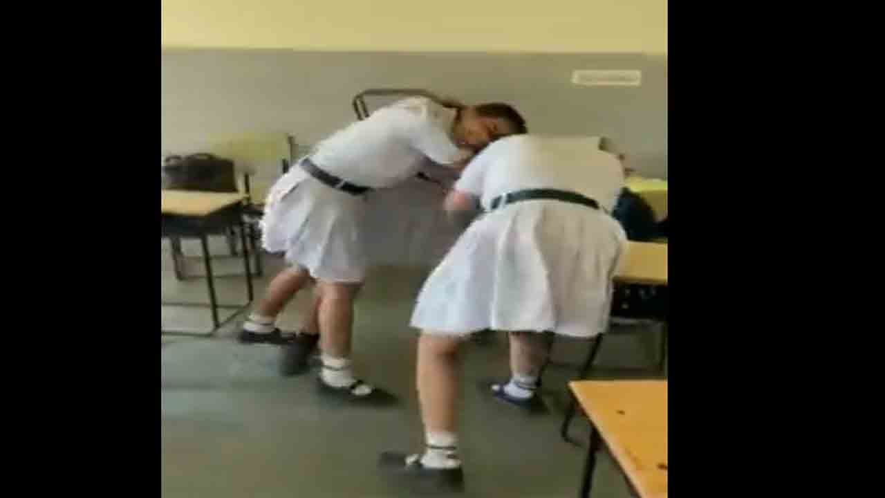 Viral Video: క్లాస్‌ రూమ్‌లో జుట్లు పట్టుకుని కొట్టుకున్న… కాన్పూర్‌ స్కూల్‌ బాలికలు