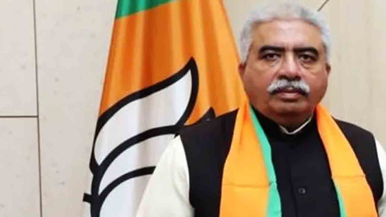 అక్రమ ఆయుధాల కేసులో దోషిగా యూపీ మంత్రి… తీర్పు తర్వాత కోర్టు నుంచి పరార్‌