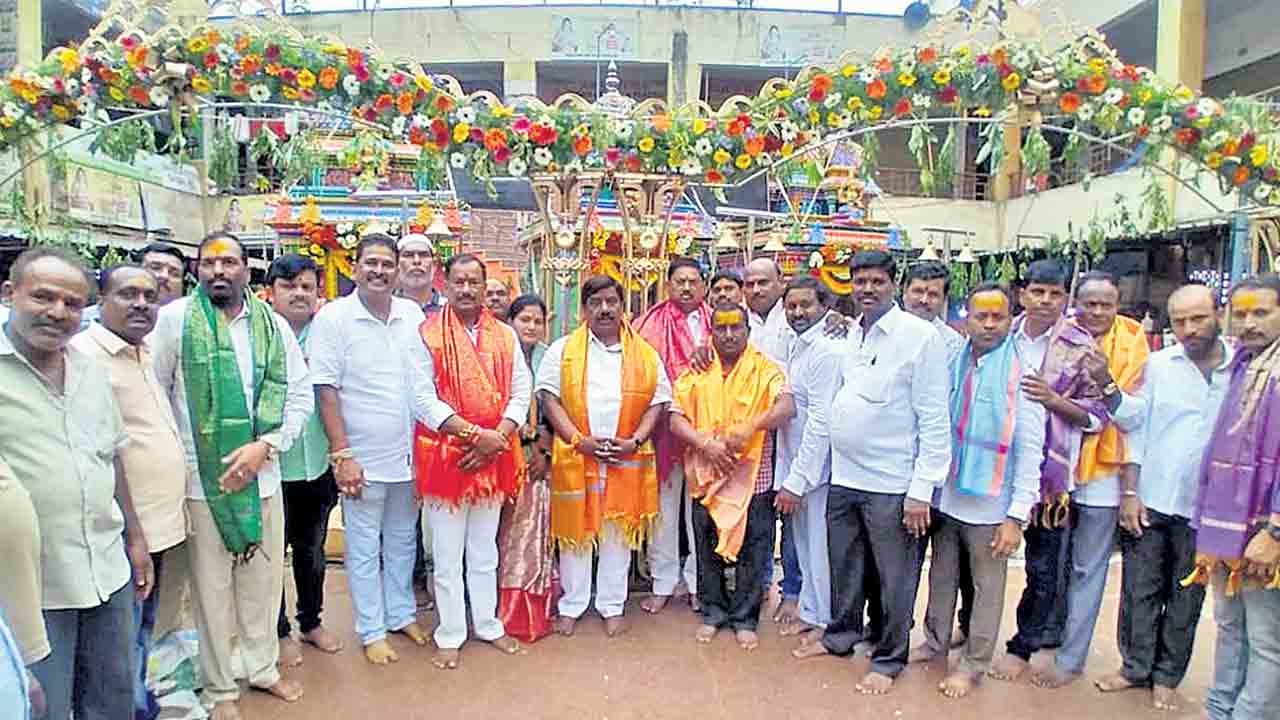 ఆలయాల అభివృద్ధికి సీఎం కేసీఆర్‌ కృషి