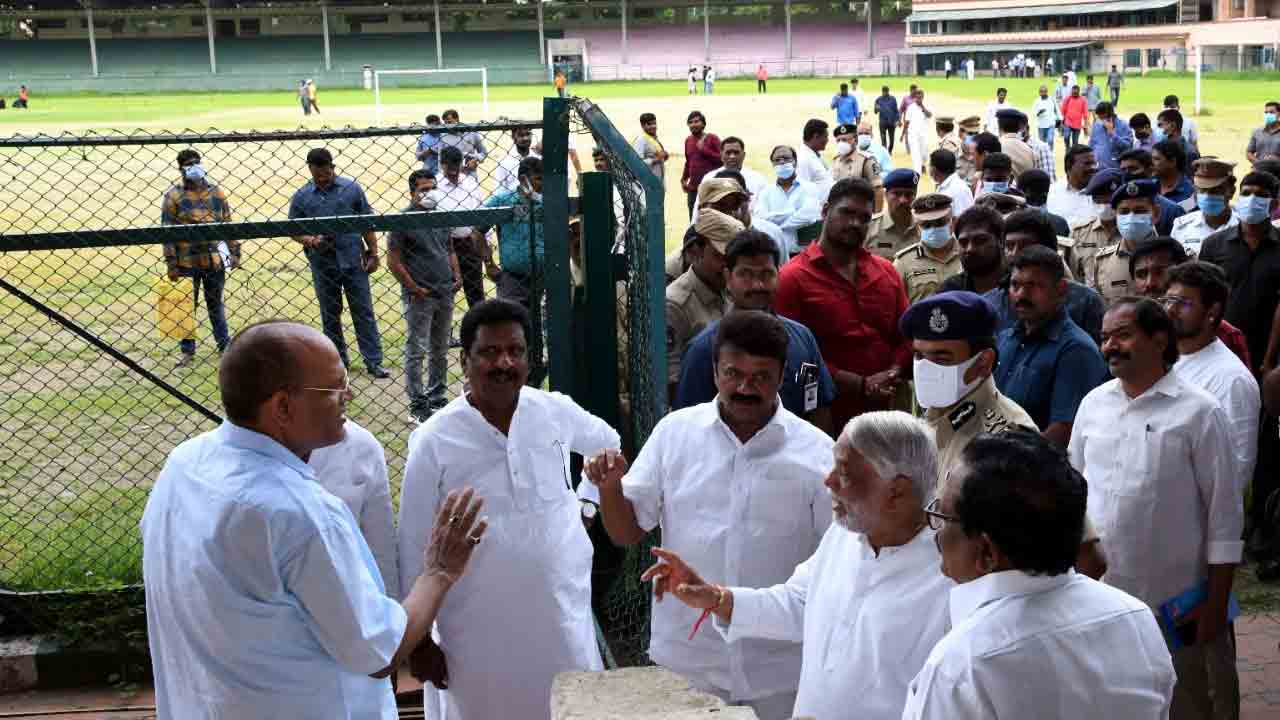 వజ్రోత్సవాల ముగింపు వేడుకల ఏర్పాట్లను పరిశీలించిన మంత్రులు