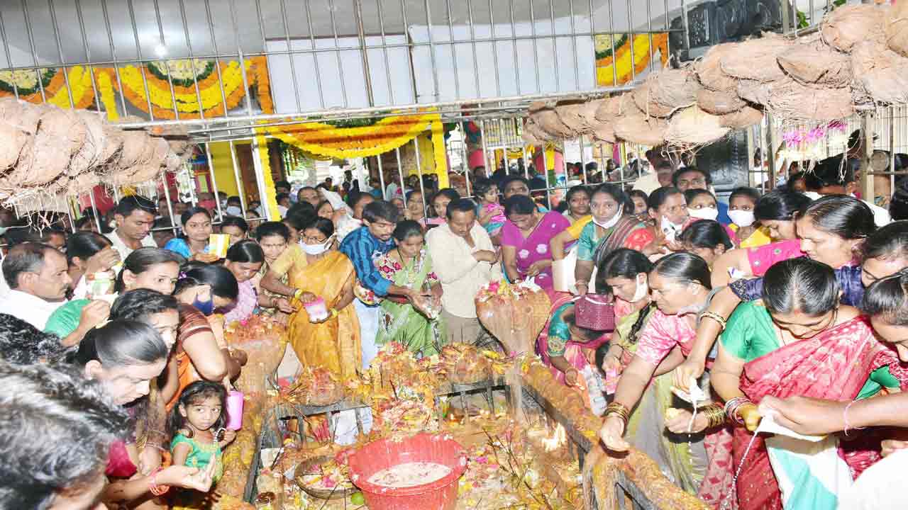 భక్తిశ్రద్ధలతో నాగుల పంచమి