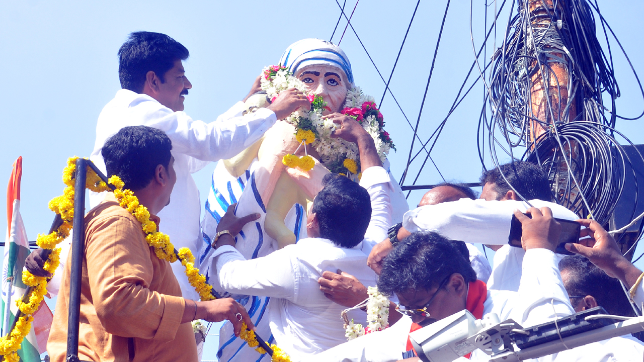 ఆదర్శమూర్తి మదర్‌థెరిసా