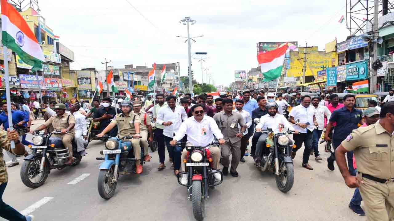 అమరుల త్యాగాలను స్మరించుకోవాలి