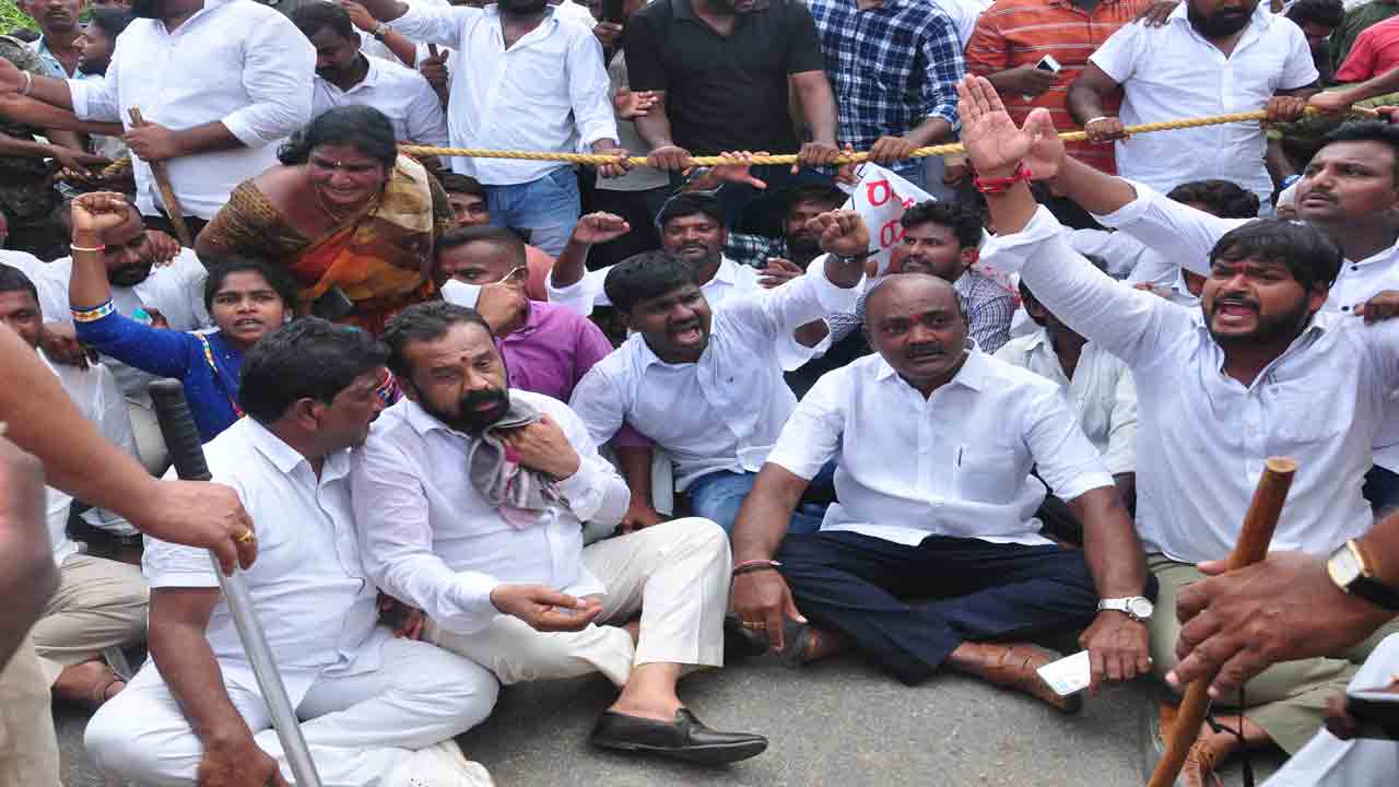 అనుమతి లేకుండా దీక్ష