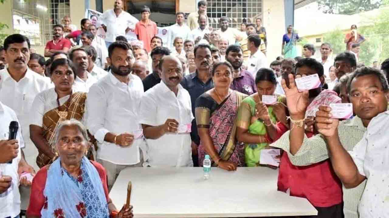 వృద్ధుల ఆత్మగౌరవం పెంచిన ఘనత కేసీఆర్‌దే..