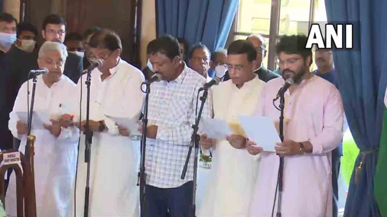 పశ్చిమ బెంగాల్‌ మంత్రివర్గ పునవ్యవస్థీకరణ.. మంత్రిగా ప్రమాణం చేసిన బాబుల్‌ సుప్రియో