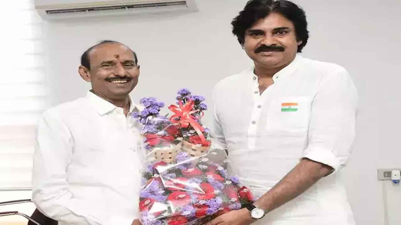 ఏపీలో పవన్‌ కల్యాణ్‌ కండువా కప్పుకున్న వైసీపీ నేత