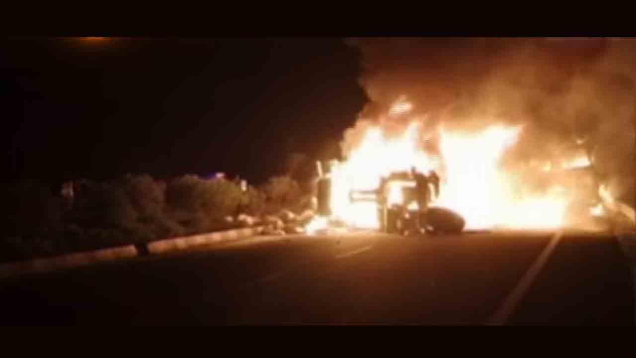 నేరడిగొండలో రెండు లారీలు ఢీ.. ఎగసిపడిన మంటలు