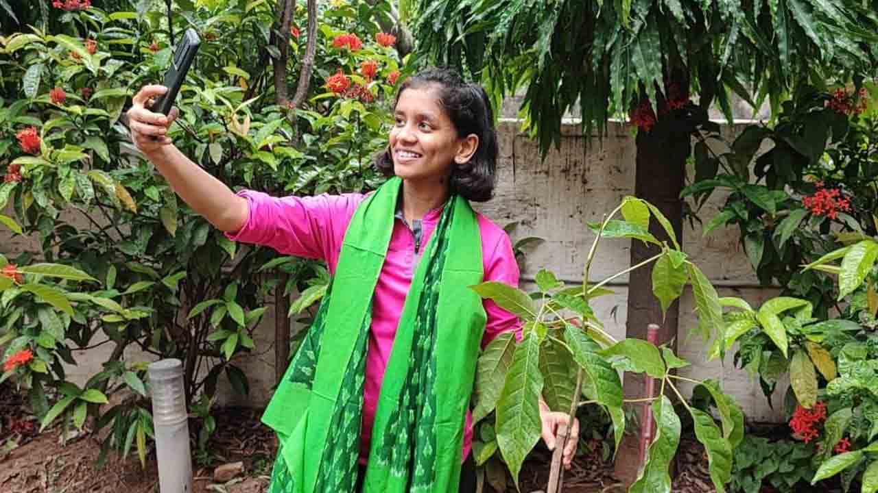 Green India Challenge : మొక్కలు నాటిన శ్రీజ  ఆకుల