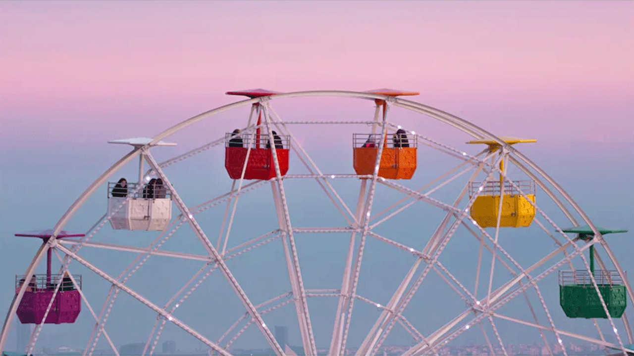 జెయింట్ వీల్‌లో శృంగారం : జంట‌ను అరెస్ట్ చేసిన పోలీసులు