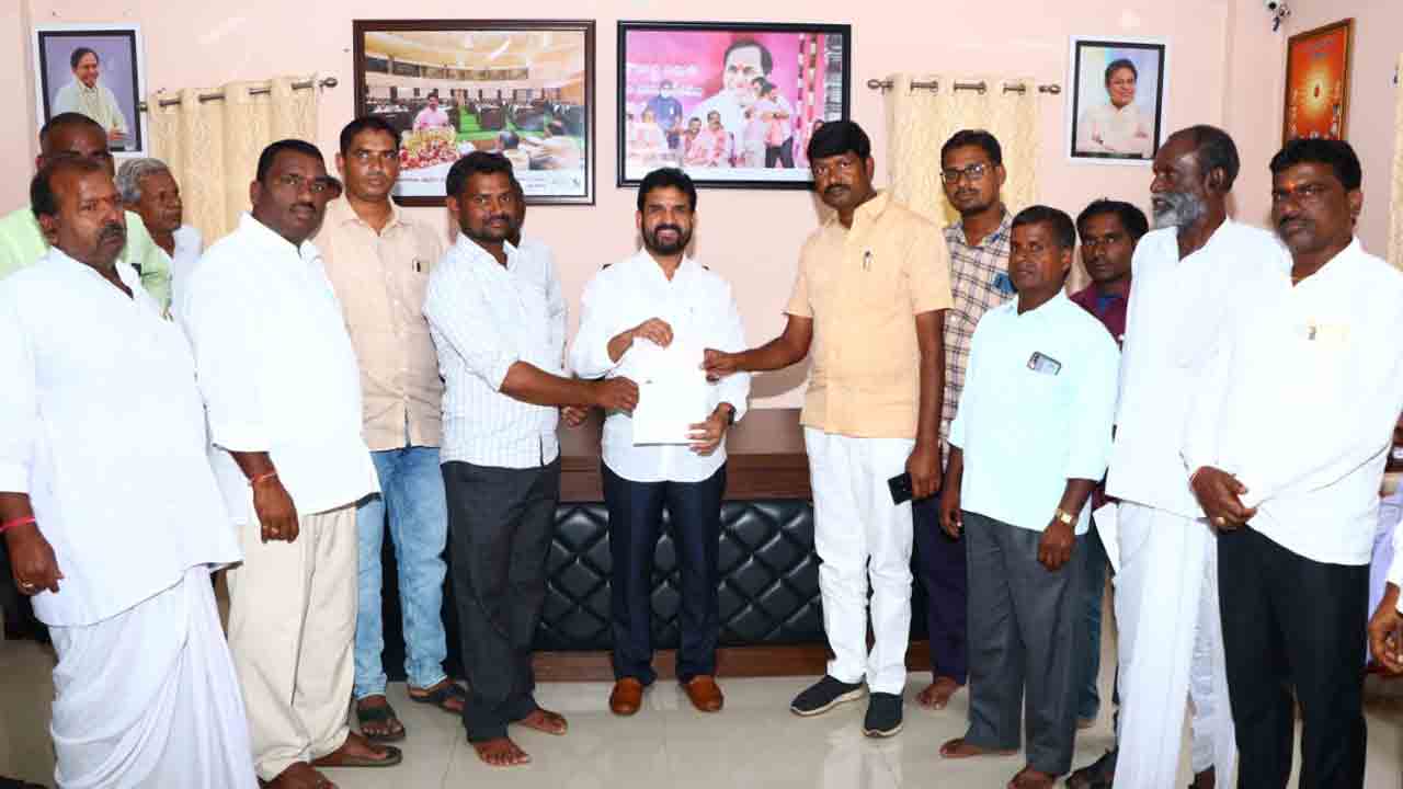 సీఎంఆర్‌ఎఫ్‌తో పేదలకు కార్పొరేట్‌ వైద్యం : ఎమ్మెల్యే ఆనంద్‌