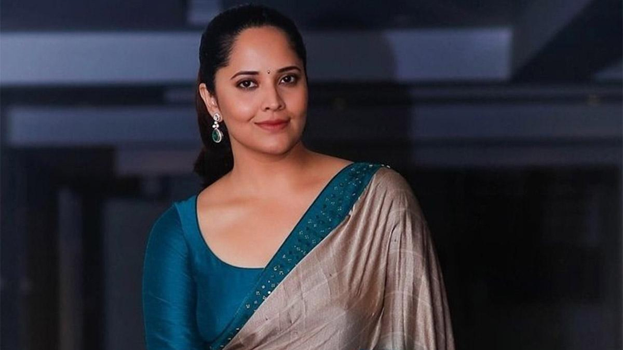 అనసూయ కాంట్రవర్సియల్ ట్వీట్.. ఆ హీరోపై సెటైర్ వేసిందా..?