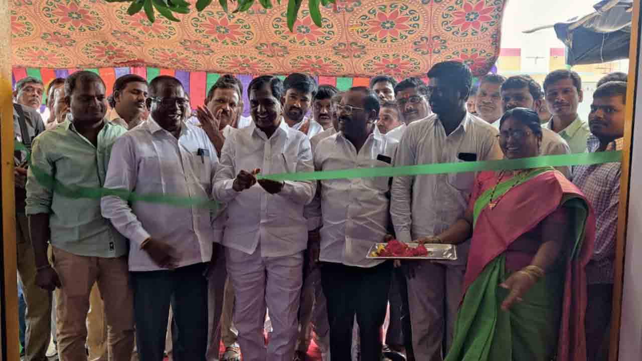 రైతు సేవా కేంద్రాన్ని ప్రారంభించించిన ఎమ్మెల్యే అంజయ్యయాదవ్‌