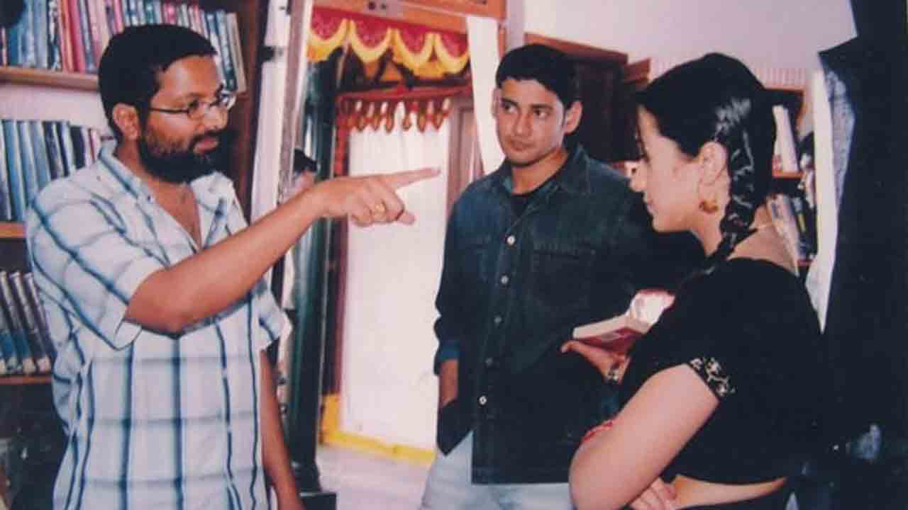 Athadu | మ‌హేశ్-త్రిషకు సీన్ వివ‌రిస్తున్న త్రివిక్ర‌మ్‌..త్రోబ్యాక్ స్టిల్ వైర‌ల్
