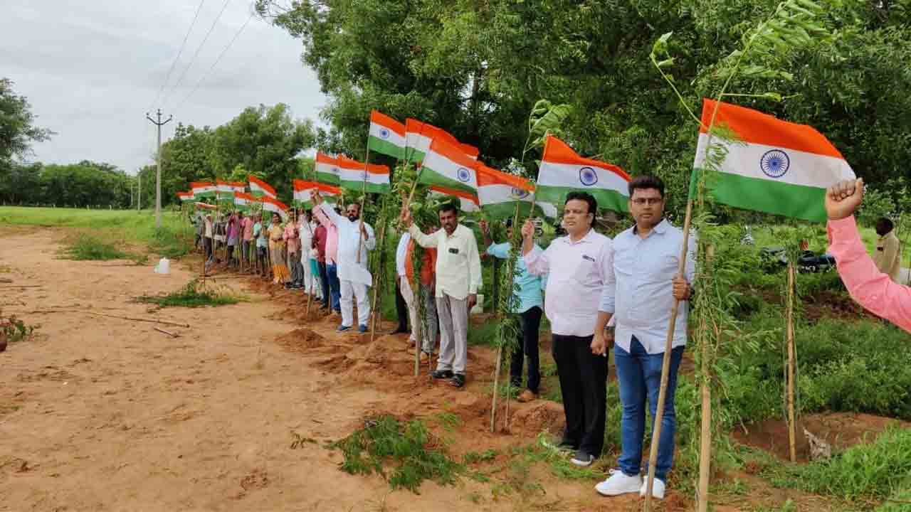 నిధులు తీసుకొస్తే బండి సంజయ్‌ని సన్మానిస్తాం : ఎమ్మెల్యే ముత్తిరెడ్డి