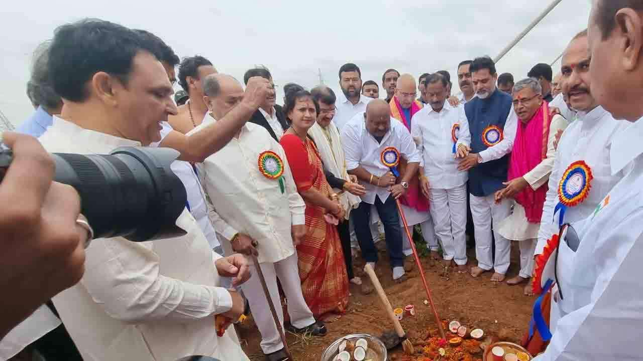 బీసీల అభివృద్ధికి సీఎం కేసీఆర్ కృషి : మంత్రి గంగుల