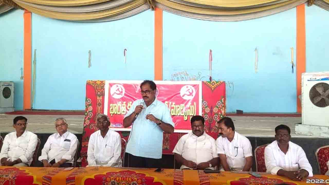 మతోన్మాద బీజేపీని ఓడించాలి : తమ్మినేని వీరభద్రం