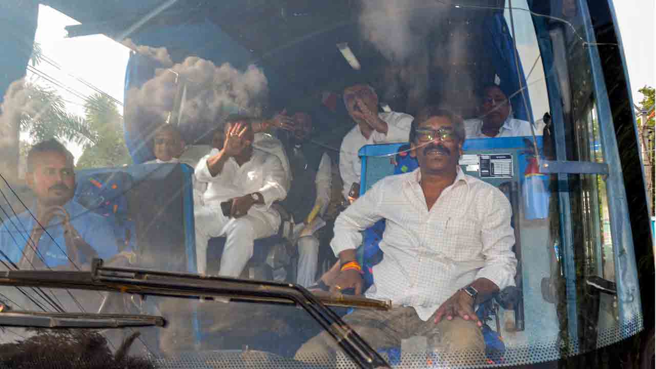 ఛత్తీస్‌గఢ్‌కు మకాం