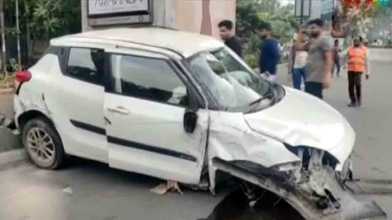 Jubilee hills పెద్దమ్మ గుడి వద్ద కారు బీభత్సం