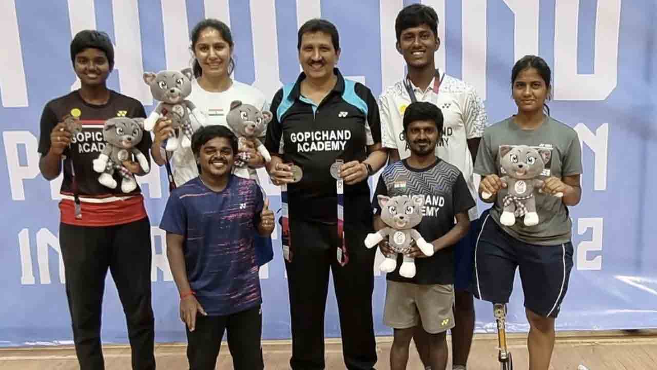 మానసి రజత జోరు