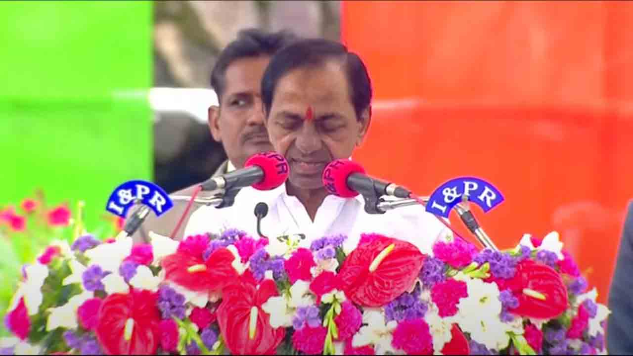 తెలంగాణ త్రివ‌ర్ణ శోభితంగా విల‌సిల్లుతోంది : సీఎం కేసీఆర్