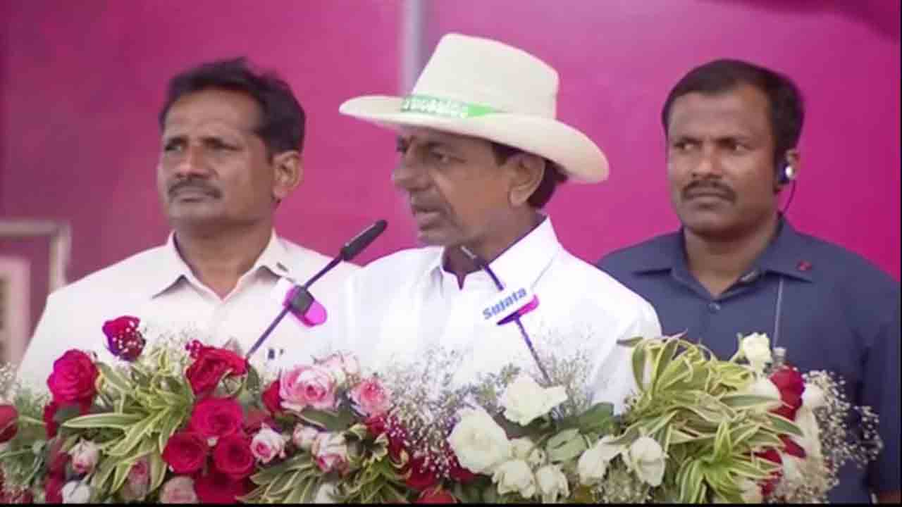 చెప్పులు మోసే వెధ‌వ‌ల‌కు బుద్ధి చెప్పాలి : సీఎం కేసీఆర్