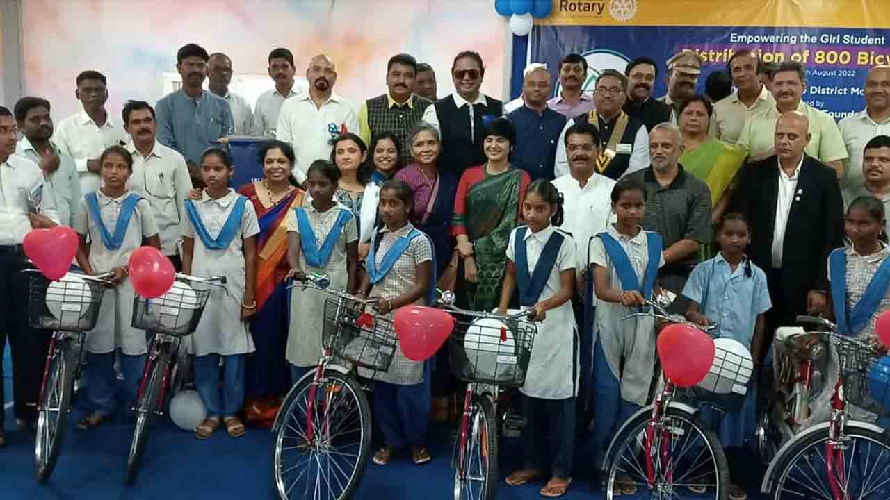 Narayanapeta | అరబిందో ఫార్మా ఆధ్వర్యంలో విద్యార్థులకు 800 సైకిళ్లు పంపిణీ