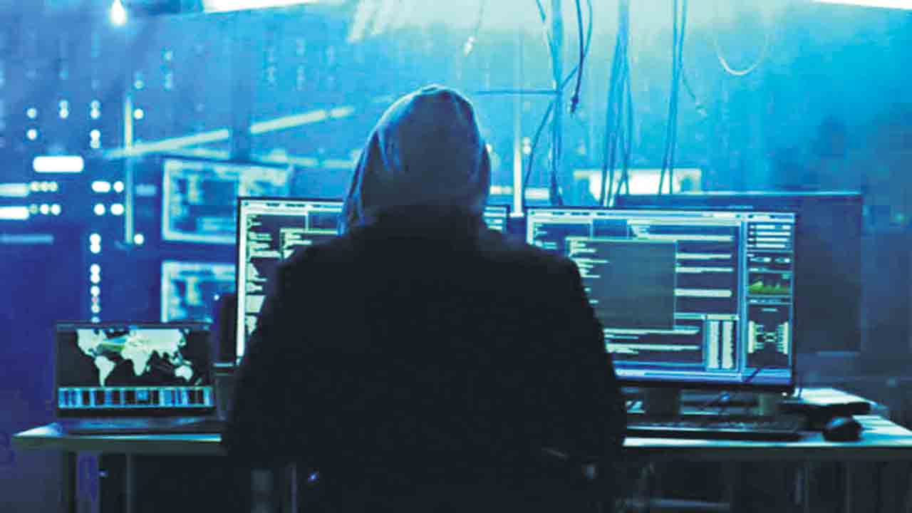 ఆన్‌లైన్‌లో సైబర్‌ వల.. క్లిక్‌ చేస్తే ఖాతా ఖాళీ