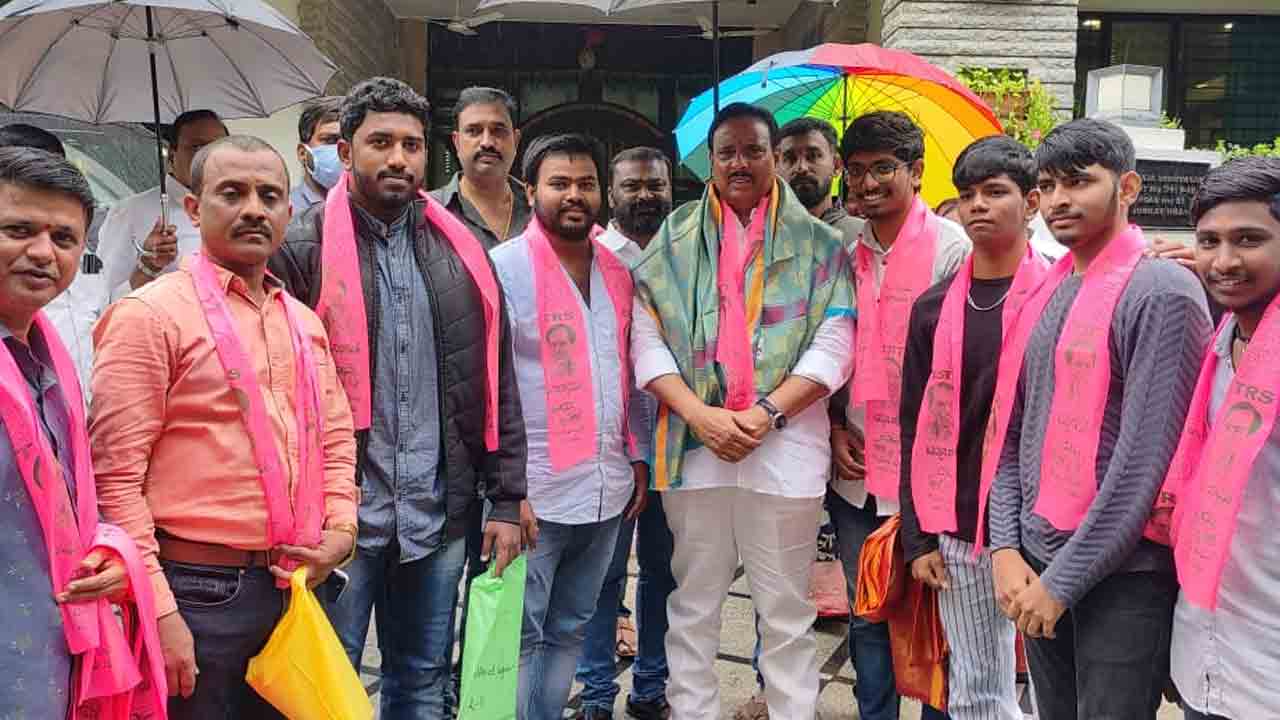 ఎమ్మెల్యే దానం సమక్షంలో టీఆర్‌ఎస్‌లో చేరిన బీజేపీ కార్యకర్తలు