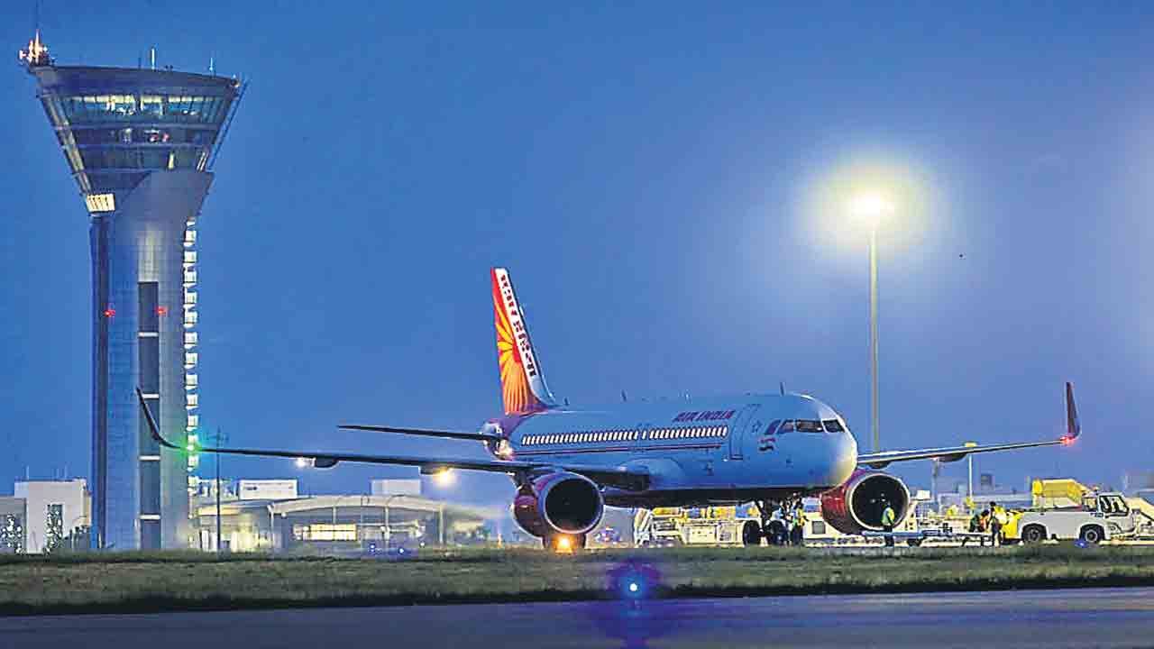 3.6 నిమిషాలకు ఒకటి.. శంషాబాద్‌ రన్‌వేపై విమానాల రద్దీ