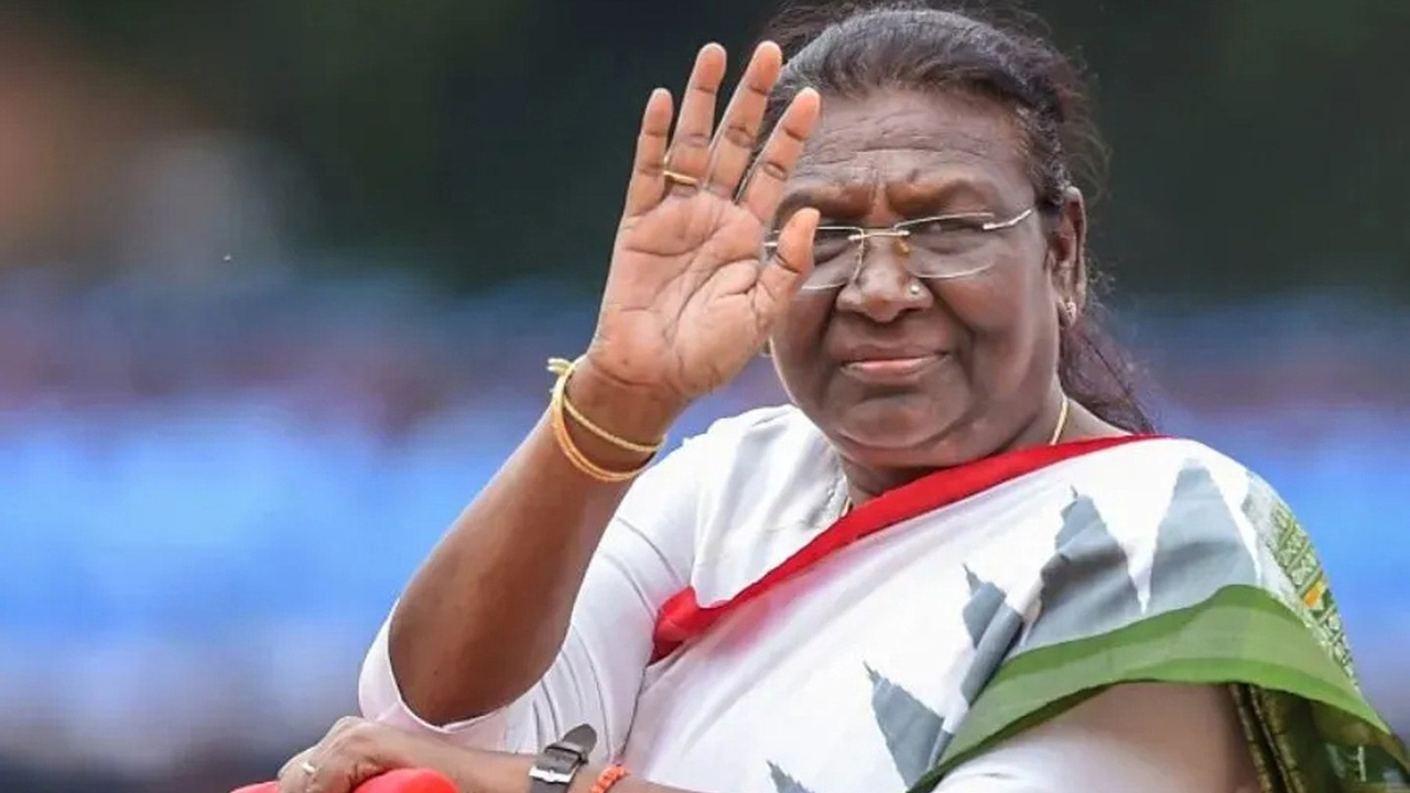 రాష్ట్ర‌ప‌తిగా ప్ర‌మాణస్వీకారం చేయ‌డానికి ద్రౌప‌ది ముర్ము క‌ట్టుకున్న శారీ స్పెషాలిటీ ఏంటి?